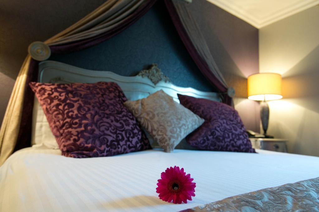 Greenvale Hotel Cookstown Extérieur photo