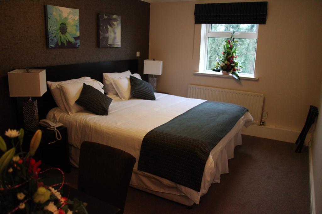 Greenvale Hotel Cookstown Extérieur photo