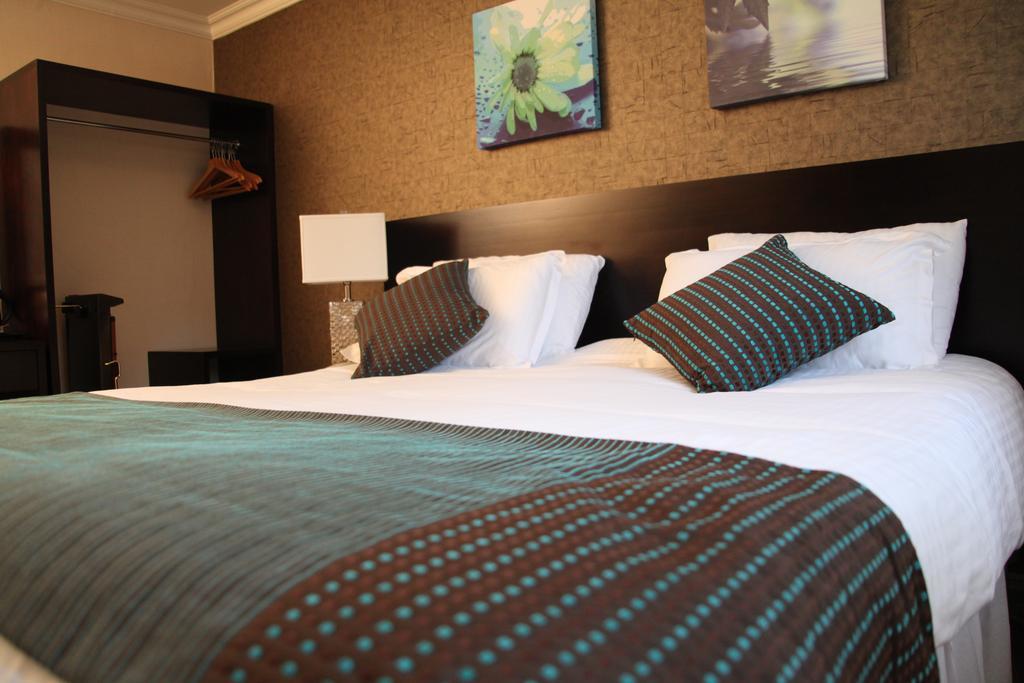 Greenvale Hotel Cookstown Extérieur photo