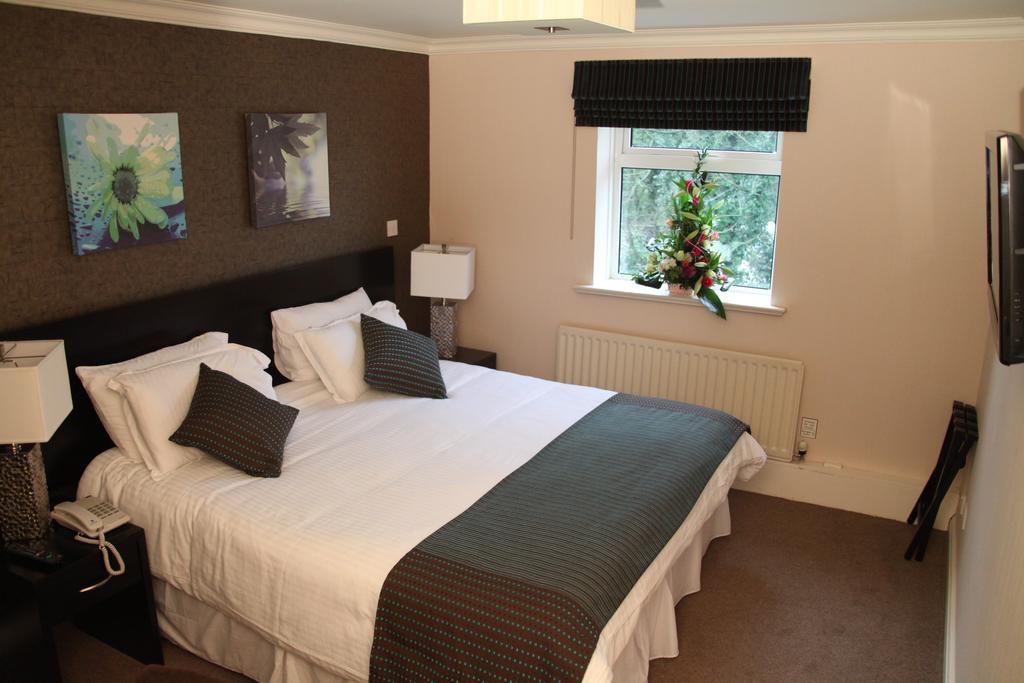 Greenvale Hotel Cookstown Extérieur photo